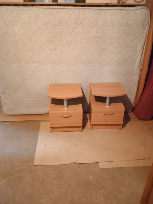 Mobilă veche de dormitor