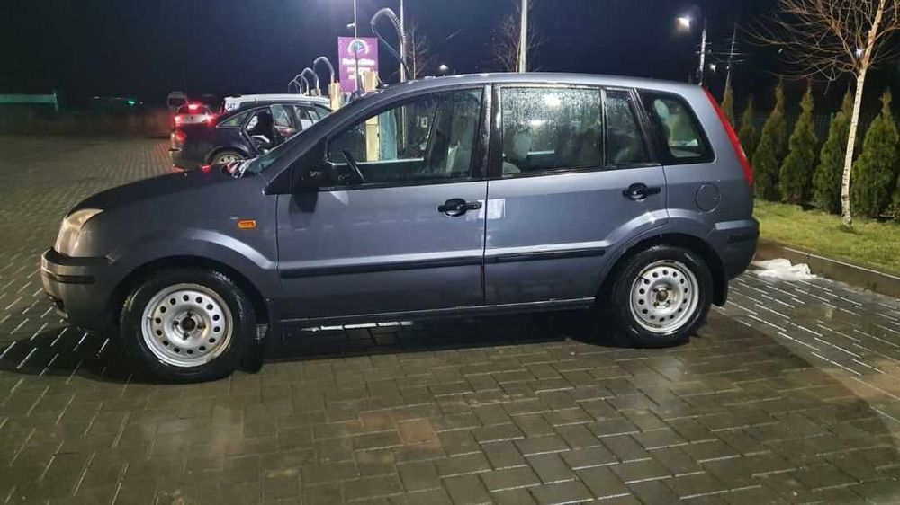 Vand masina pentru rabla 3200 RON (Ford Fusion 2003 defect)