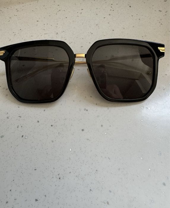 Оригинални дамски сльнчеви очила BOTTEGA VENETA BV1083SA-001