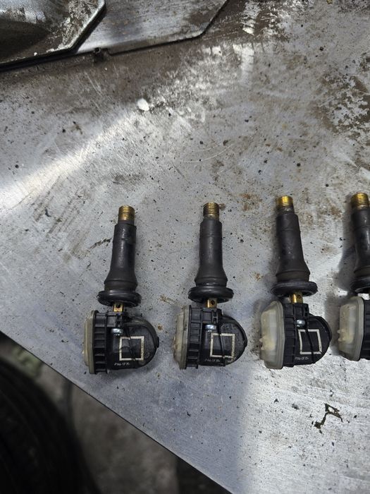 Датчици за налягането в гумите Ford, Volvo и др.