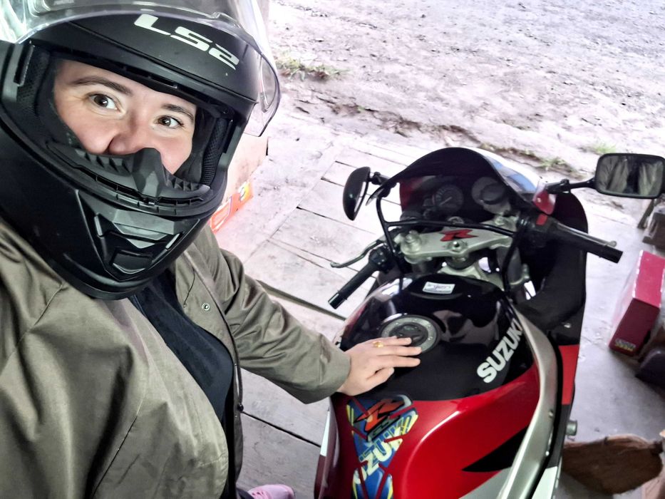 Vând Suzuki gsxr srad 750