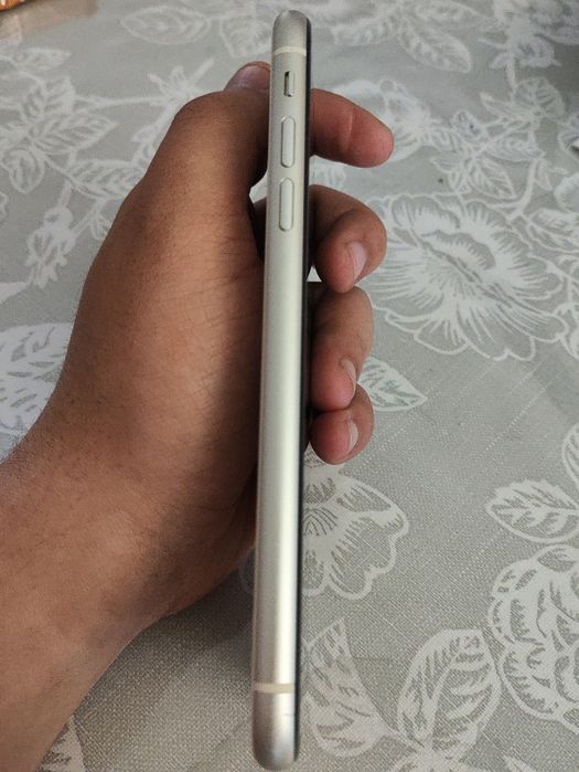 Продам iPhone 11