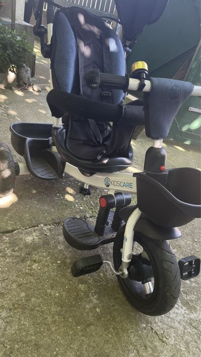 Cărucior tip tricicleta