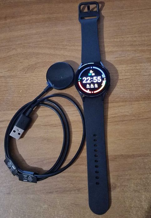 смарт-часы Samsung Galaxy Watch 4