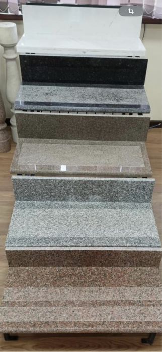 Гранит ступеньки лестницы резко