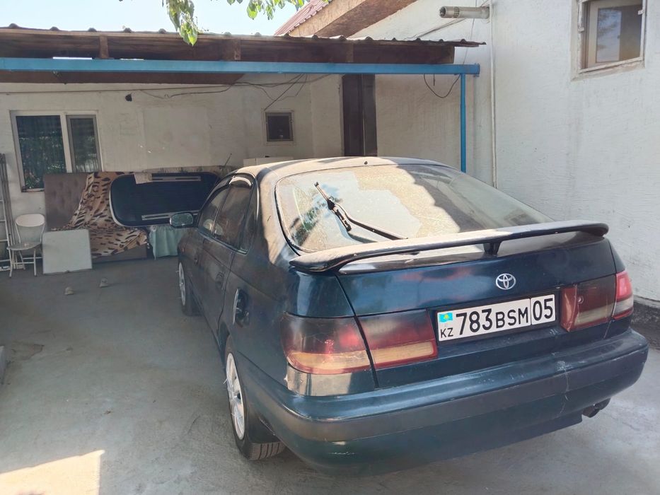 Продам toyota carina.