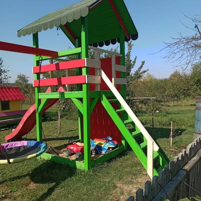 Case pe structura de lemn, căsuțe, cabane, terase pergole foișoare