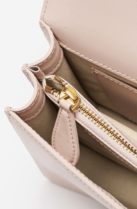 Кожена Чанта Pinko, Love Classic с презрамка с верижка