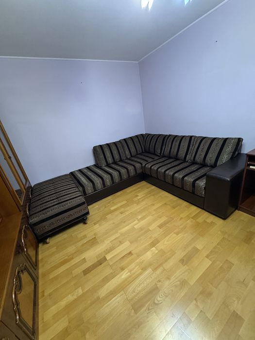 Canapea living cu cinci perne detasabile