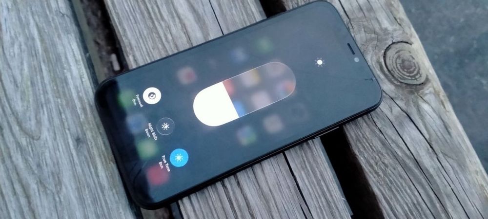 iPhone 11 (Face ID и True Tone работают)