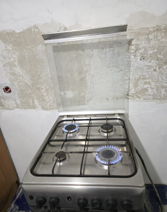 Продам газовую плиту