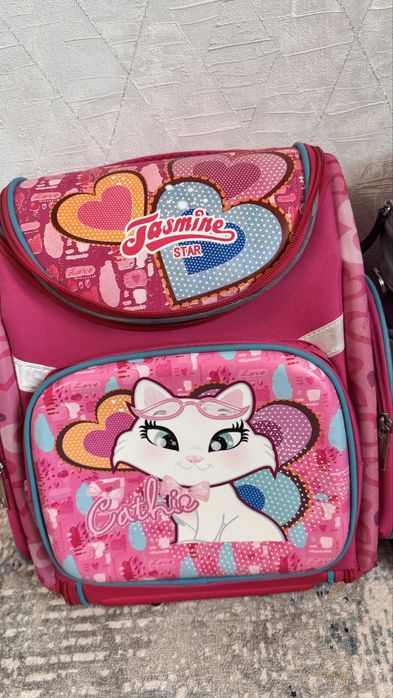 Школьный рюкзак . Дешёво отдам