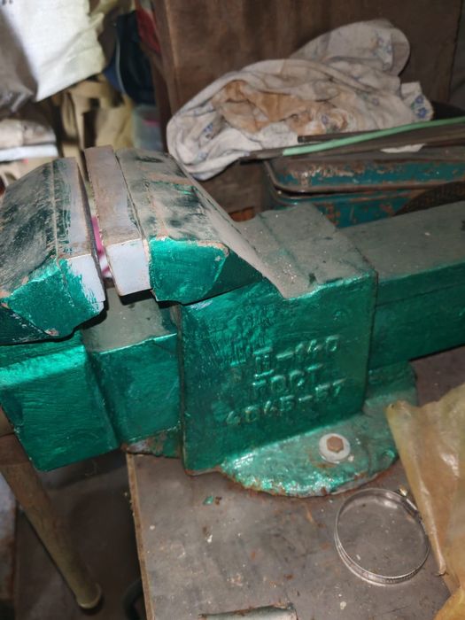 Продам Тиски слесарные СССР