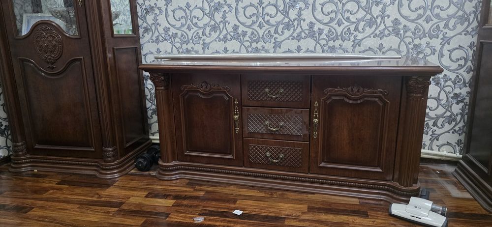 Мебел срочно сотилади