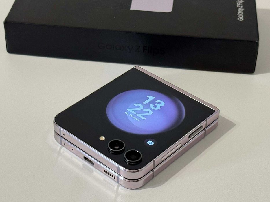 Бартер! Перфектен! Samsung Galaxy Z Flip 5 512/8GB Levender (Лилав)
