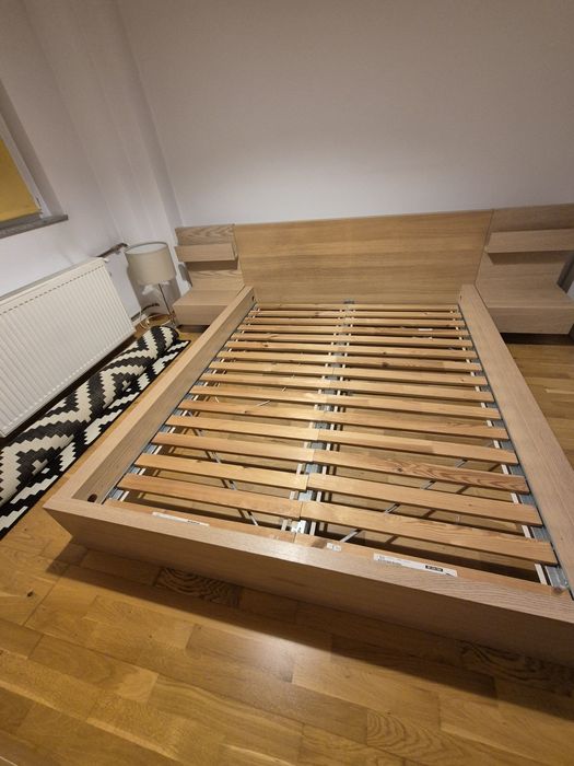 Vând Pat Ikea Malm furnir stejar alb + 2 noptiere