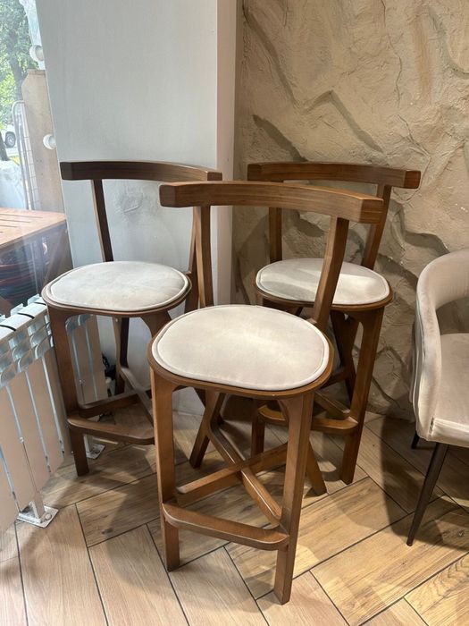 Барные стулья поодам