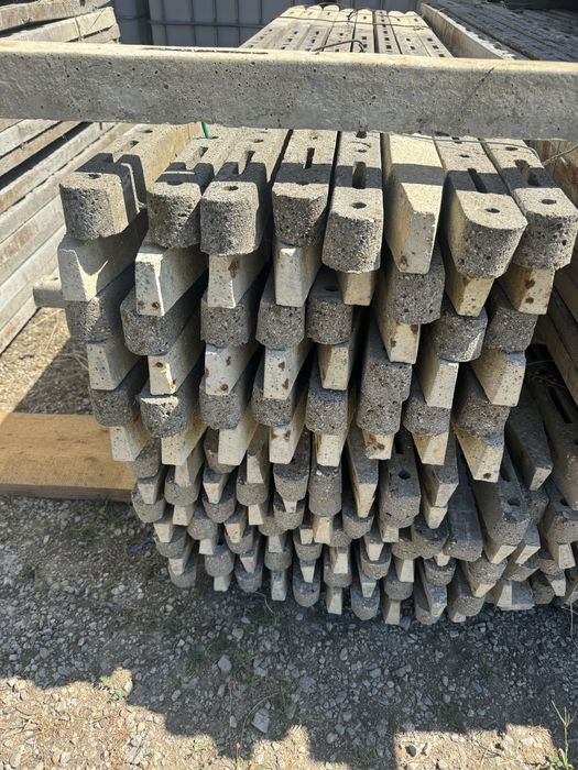 Stalpi de beton / Spalieri pentru gard, vie, zmeura etc