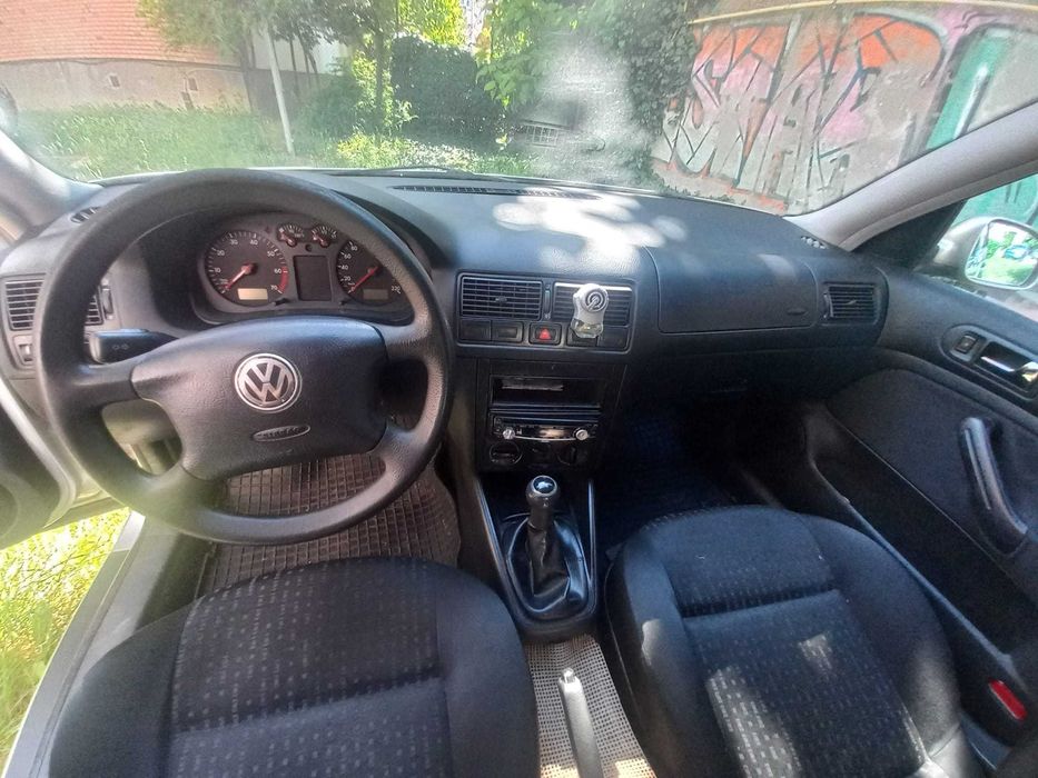 Vând Volkswagen Golf 4