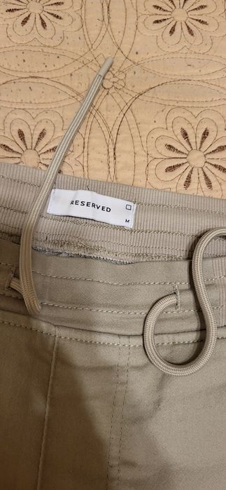 Vând pantaloni Reserved