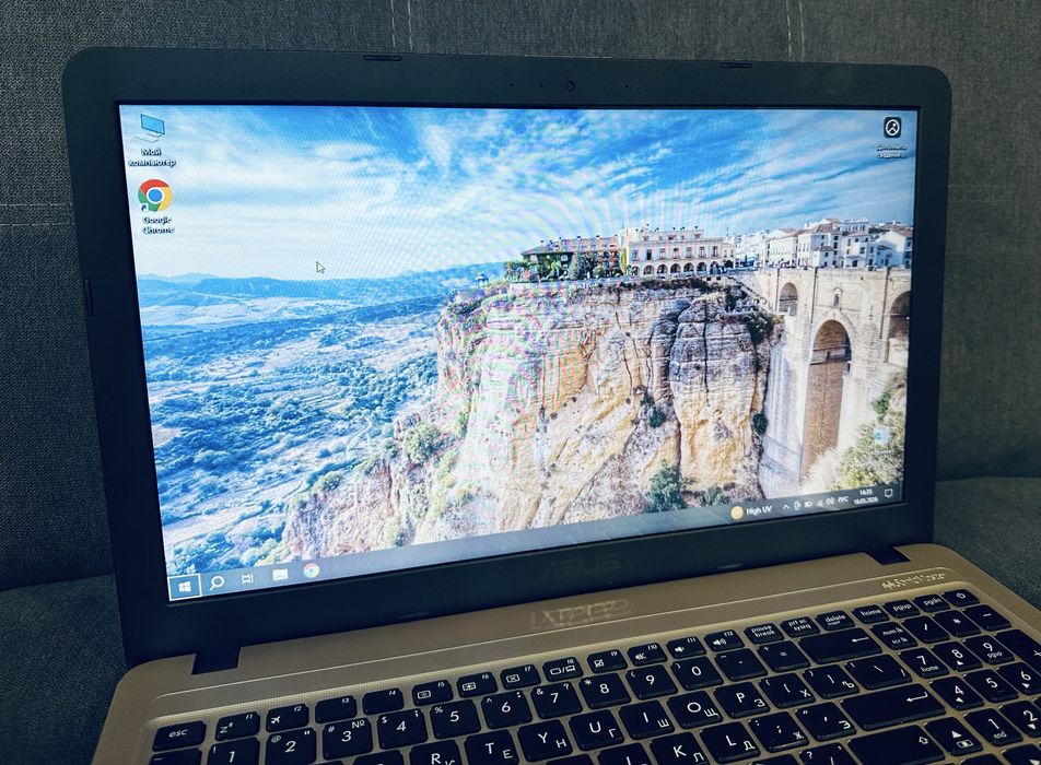 Ноутбук ASUS Vivobook Core i3, 8GB,