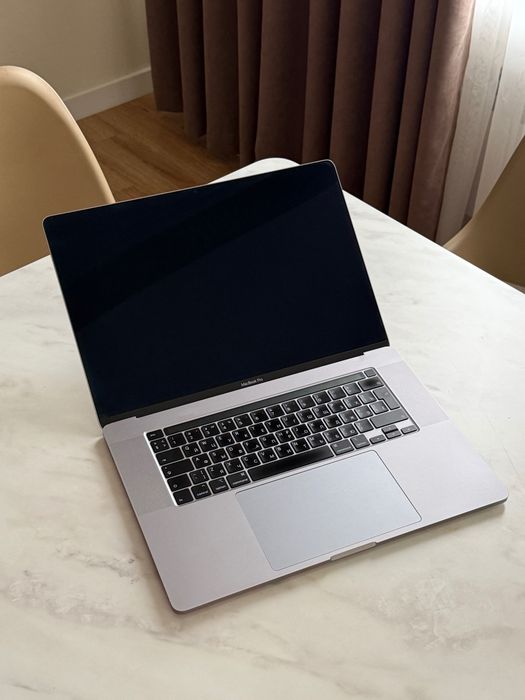MacBook Pro 16 inch | 2.6 GHz | i7 | 16 GB | 2019