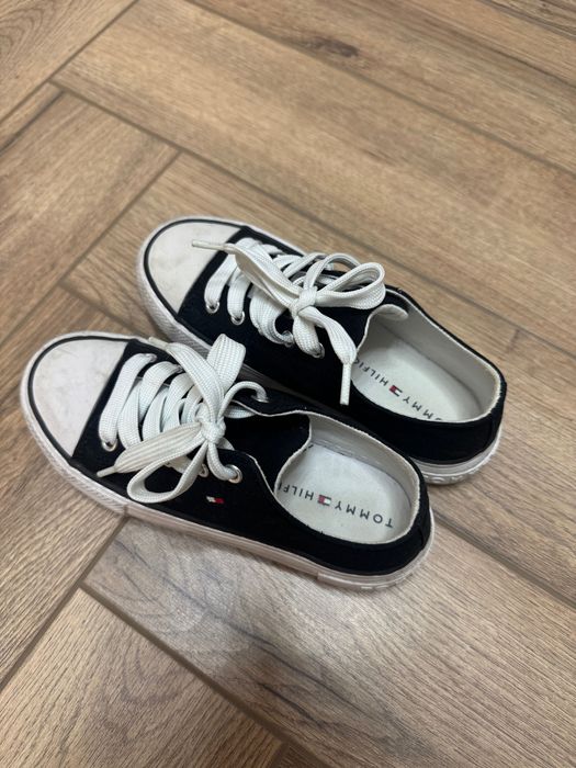 Продам детские кеды