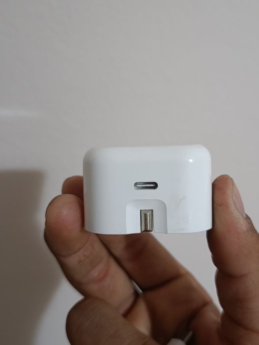 iPhone zaryadning sotiladi