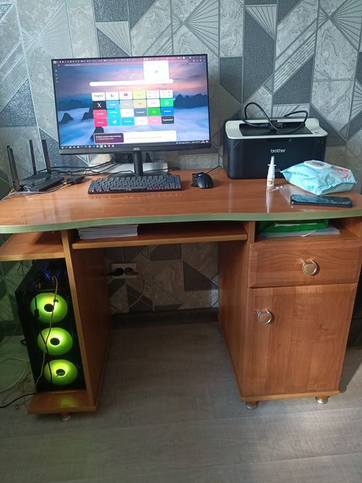 Стол для компьютера