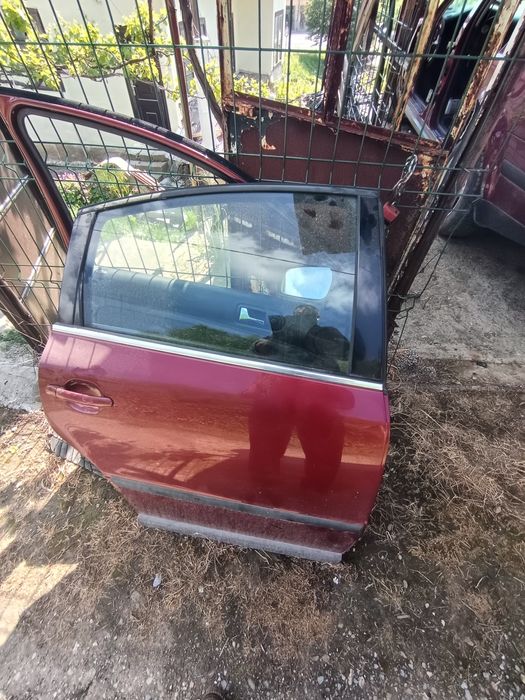 Продавам останали части от пасат б 5.5