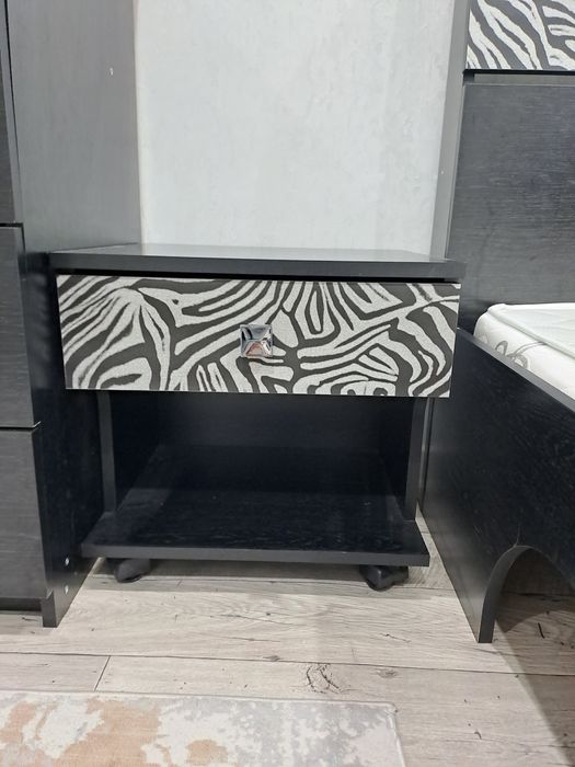 Продам спальный гарнитур без шкафа