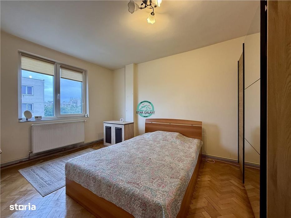 Apartament tip penthouse cu 5 camere de inchiriat, zona Poli 2