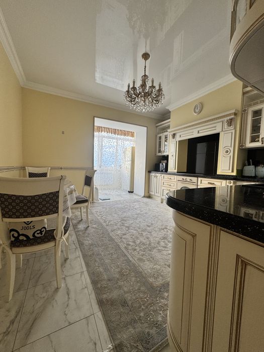 Продам 4 комнатную квартиру