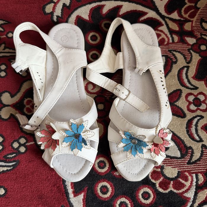 Продам детские босоножки, размер 32