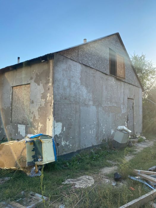 Земелный дом на строй материалы