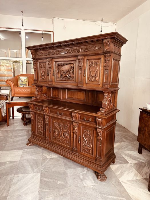 Антикварен дърворезбован бюфет с надстройка – масивно дърво