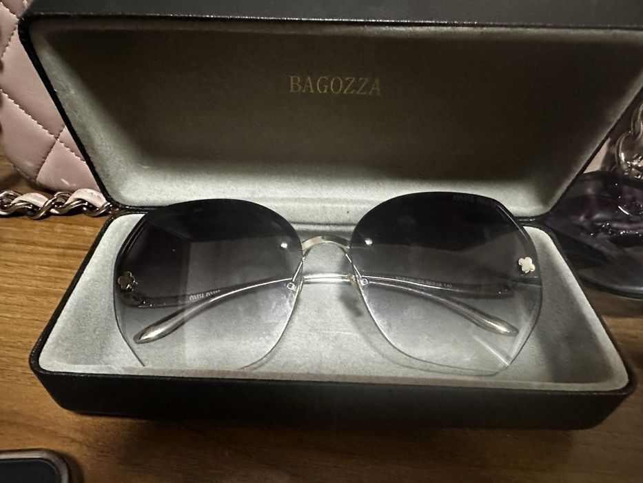Продаются  очки ray ban оригинал