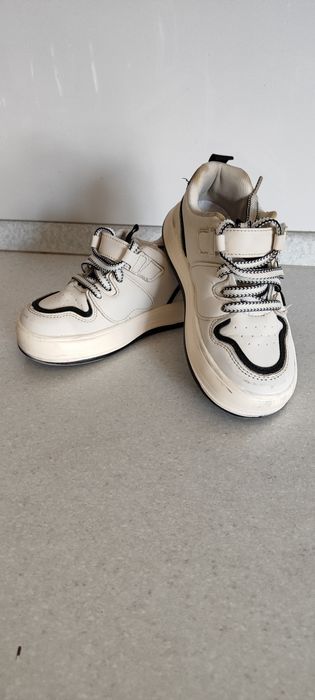 Продам кроссовки детские