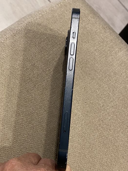 Продавам Iphone 13 128GB