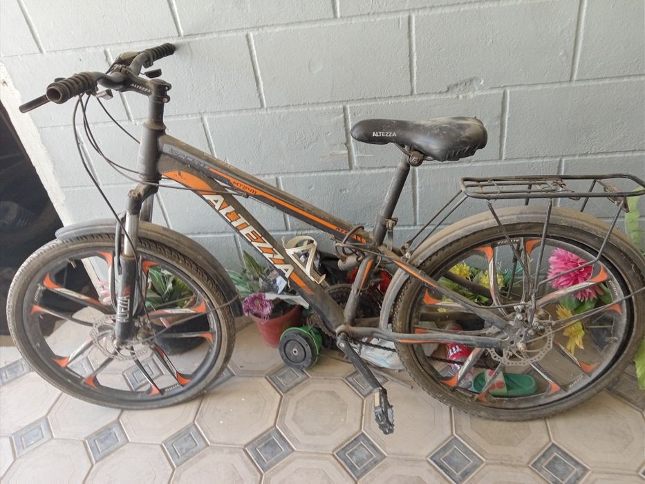 Velosiped sotladi arzimagan harajati bor baloni ozi bolshi kerak