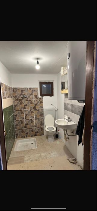 Inchiriez casa la tara
