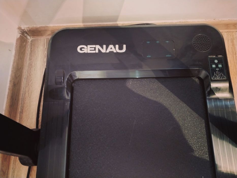 Продается беговая дорожка Genau