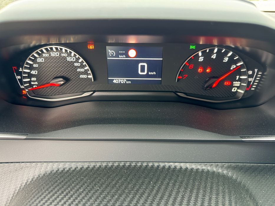 Peugeot 208 1.2 PureTech, двигател HNE, 101 кс., 6 ск.,2024г.,40000 км