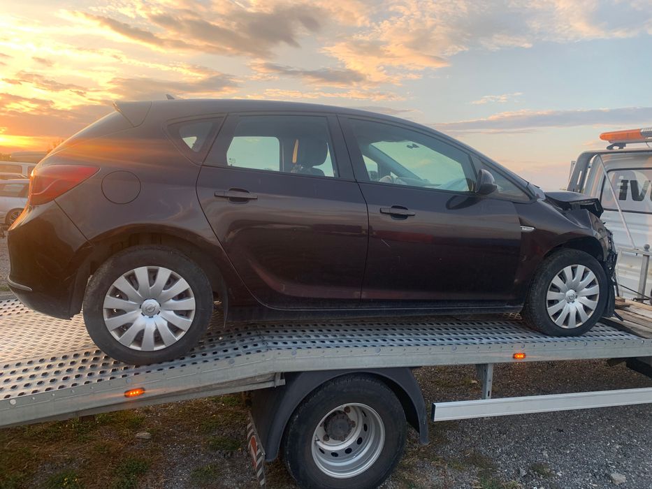 Opel Astra 1.7cdti 6скорости 2014г