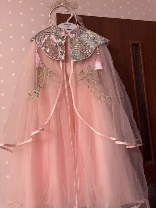 Продаю красивые платья