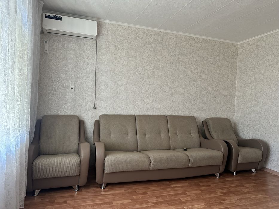 Продам Диван с 2мя креслами б/у