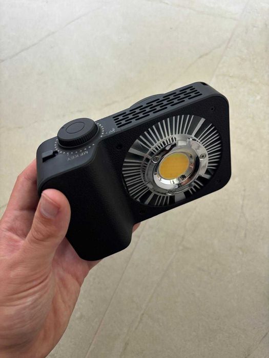 100W Portable COB Video Light 2700-7500K