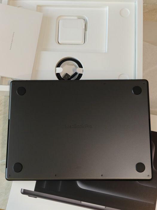 MacBook Pro 14 M5 24/1TB новый