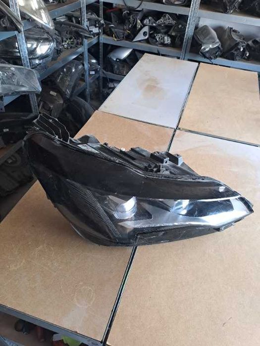Far dreapta Peugeot 5008 Full Led Technology cod 89914260