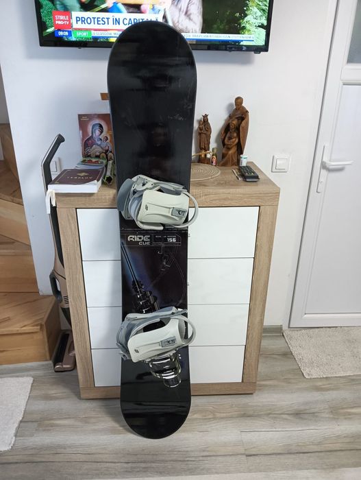 Vând placă de snowboard Ride